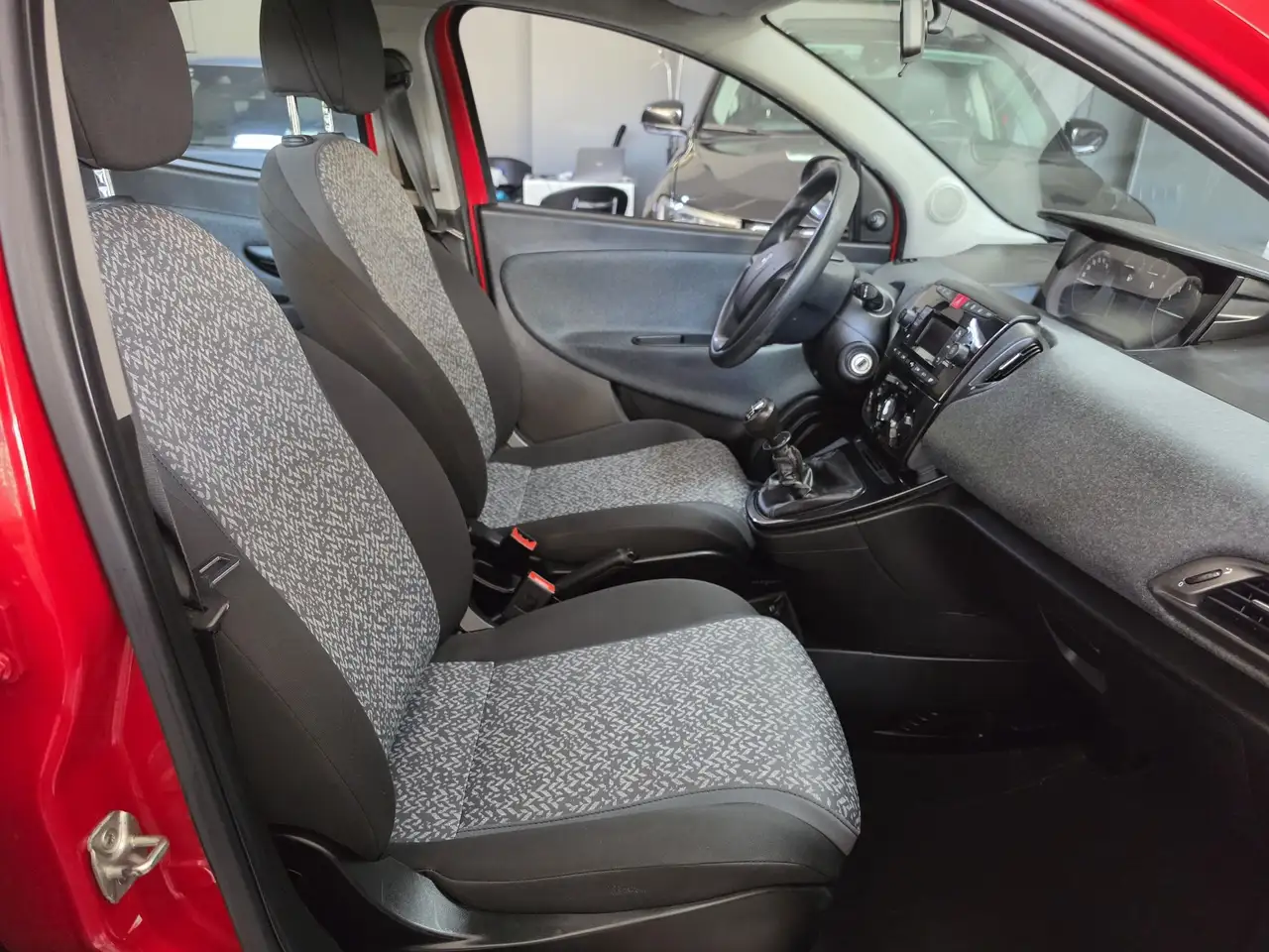 Lancia Ypsilon 2021 — фото 11