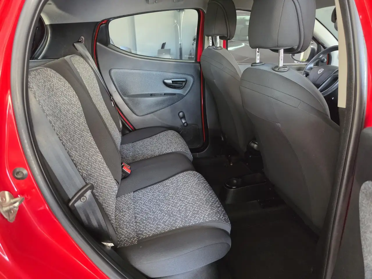 Lancia Ypsilon 2021 — фото 12