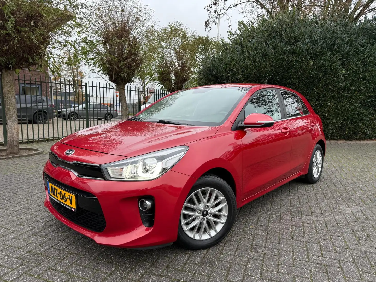 Kia Rio 1.2 (4 cil.), Apple CarPlay, Clima, Cruise Control Rood - 1