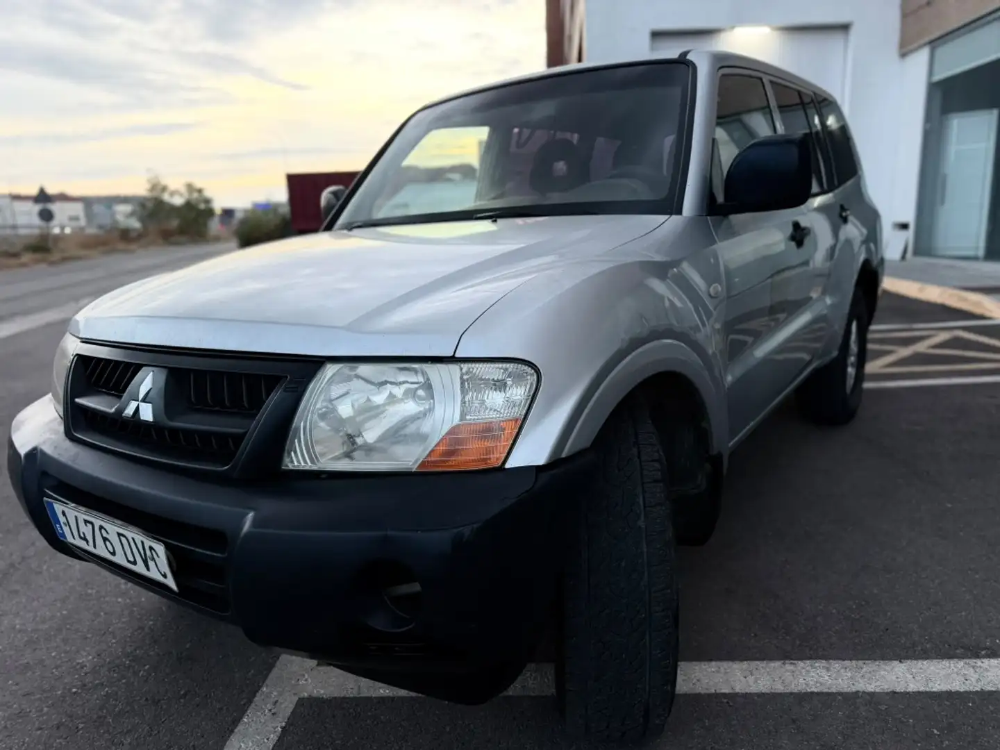 Mitsubishi Montero 3.2 DI-D Instyle Gris - 2