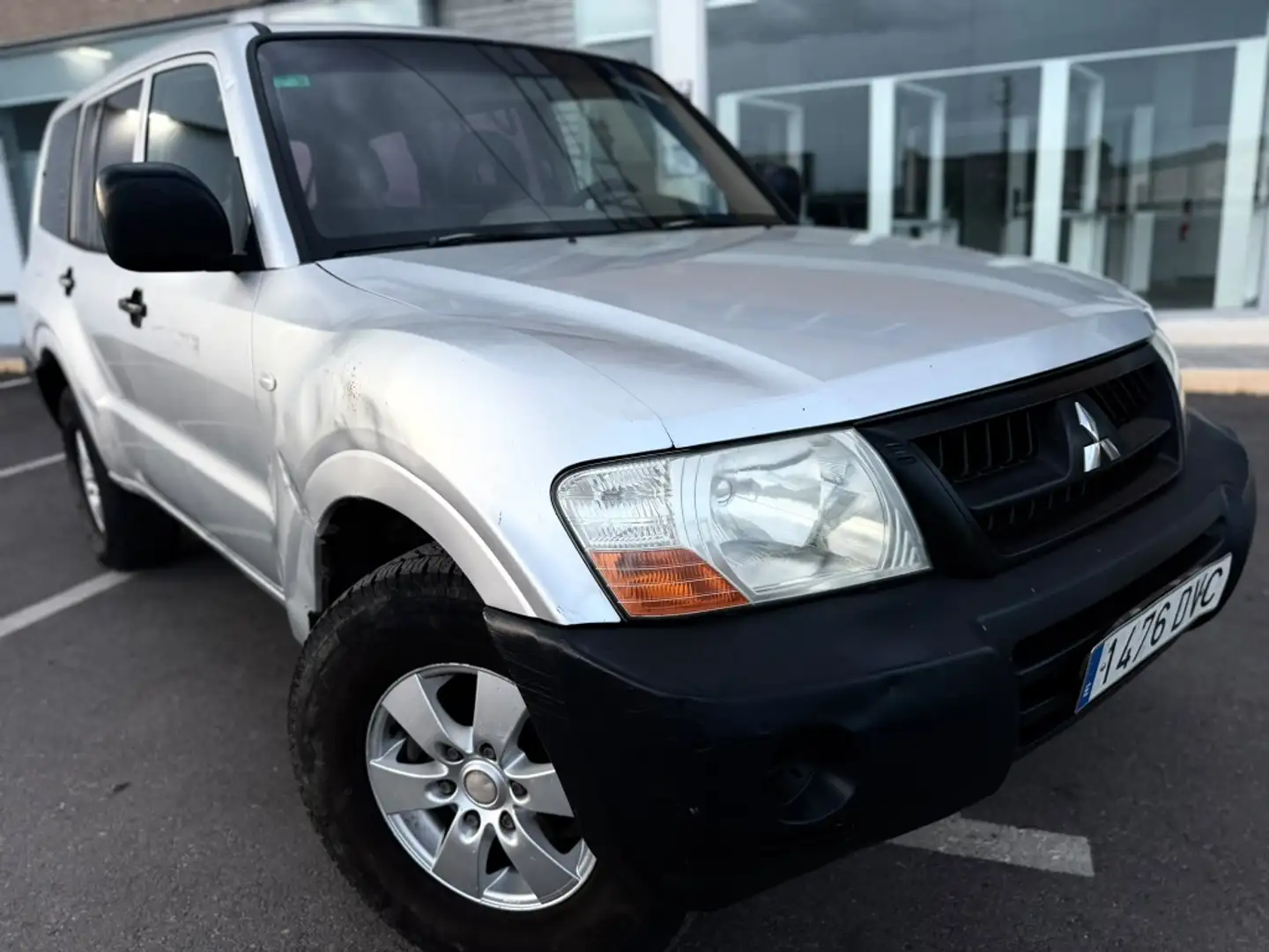 Mitsubishi Montero 3.2 DI-D Instyle Gris - 1