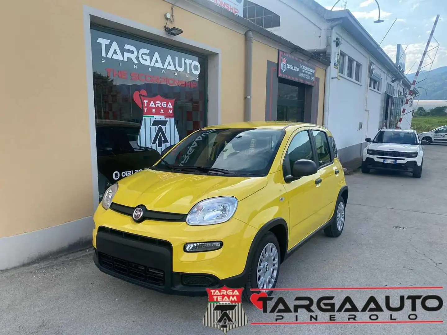 Fiat Panda 1.0 Hybrid PANDINA Jaune - 1