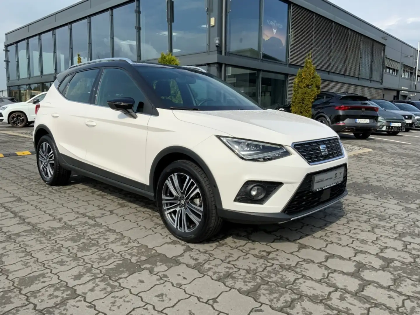 SEAT Arona Xcelllence 1.0TSI 6-Gang+Navi+ Sitzhzg Weiß - 2