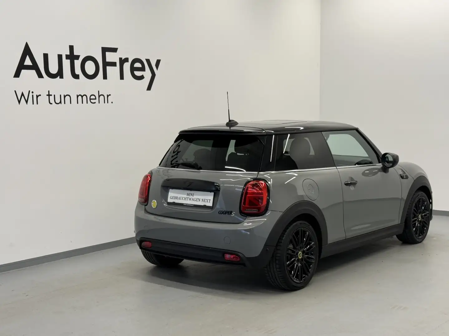 MINI Cooper SE Grau - 2