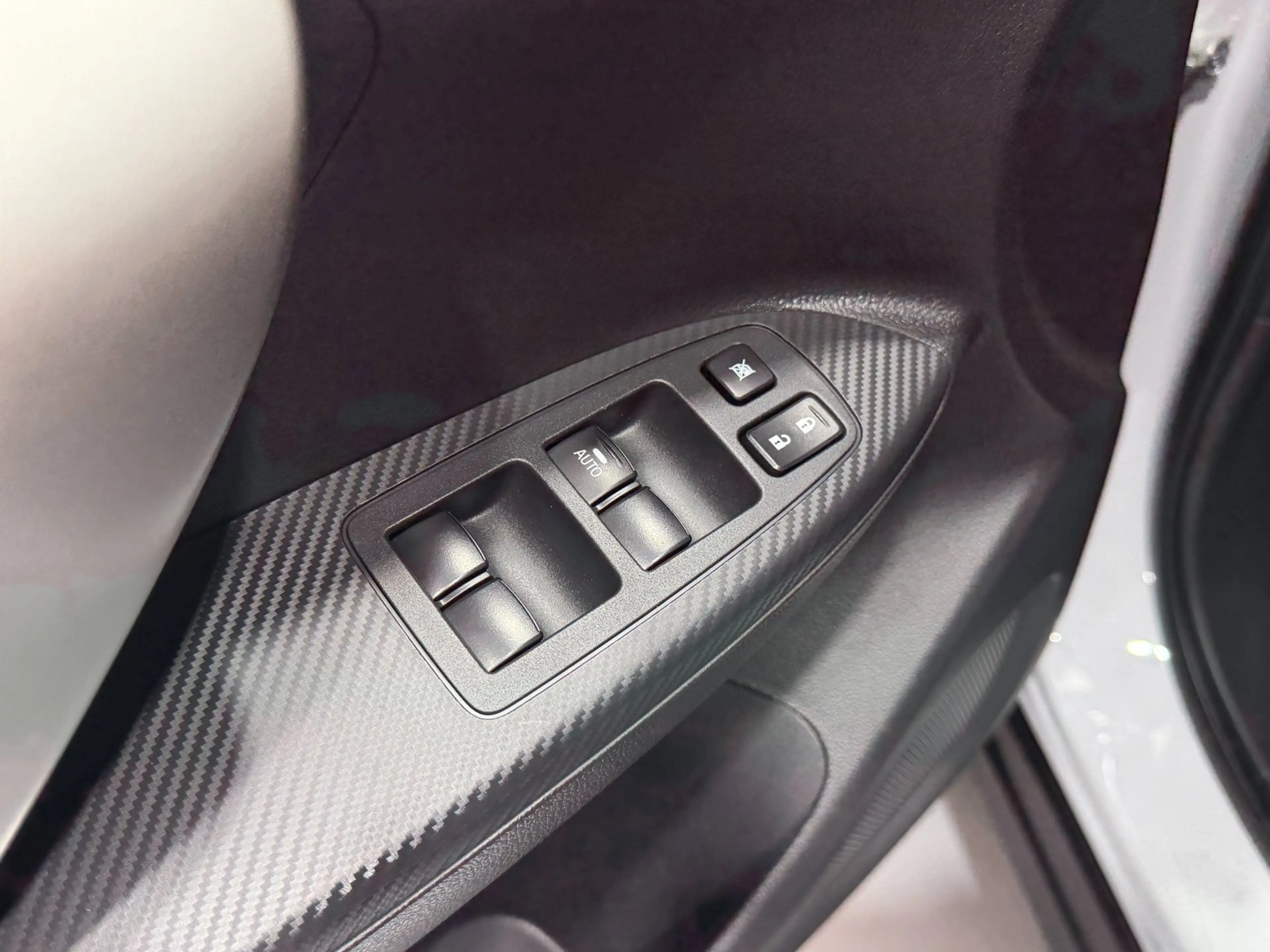 Mitsubishi Eclipse Cross 2.4 PHEV Instyle / Keyless / Stoel Verwarming / Cr — photo 7