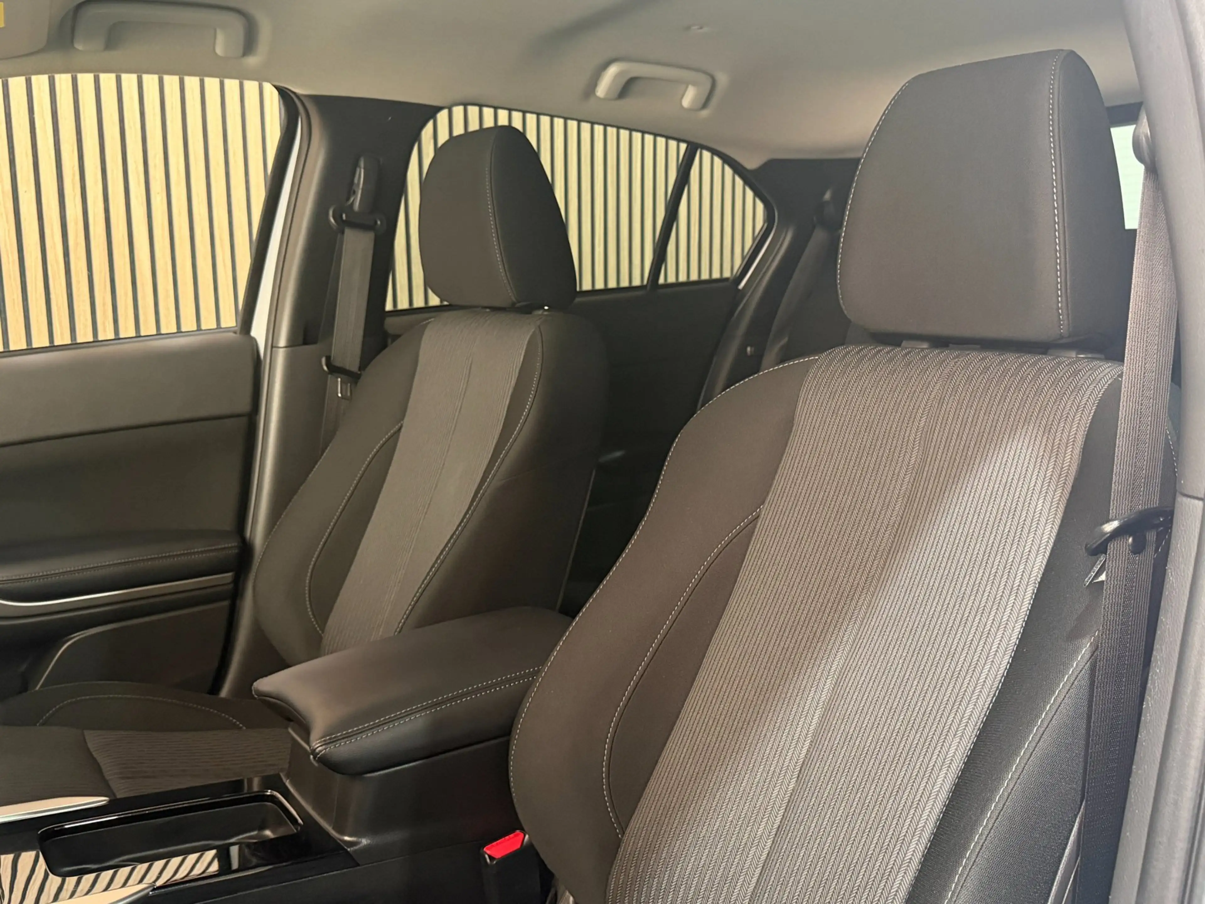 Mitsubishi Eclipse Cross 2.4 PHEV Instyle / Keyless / Stoel Verwarming / Cr — photo 8