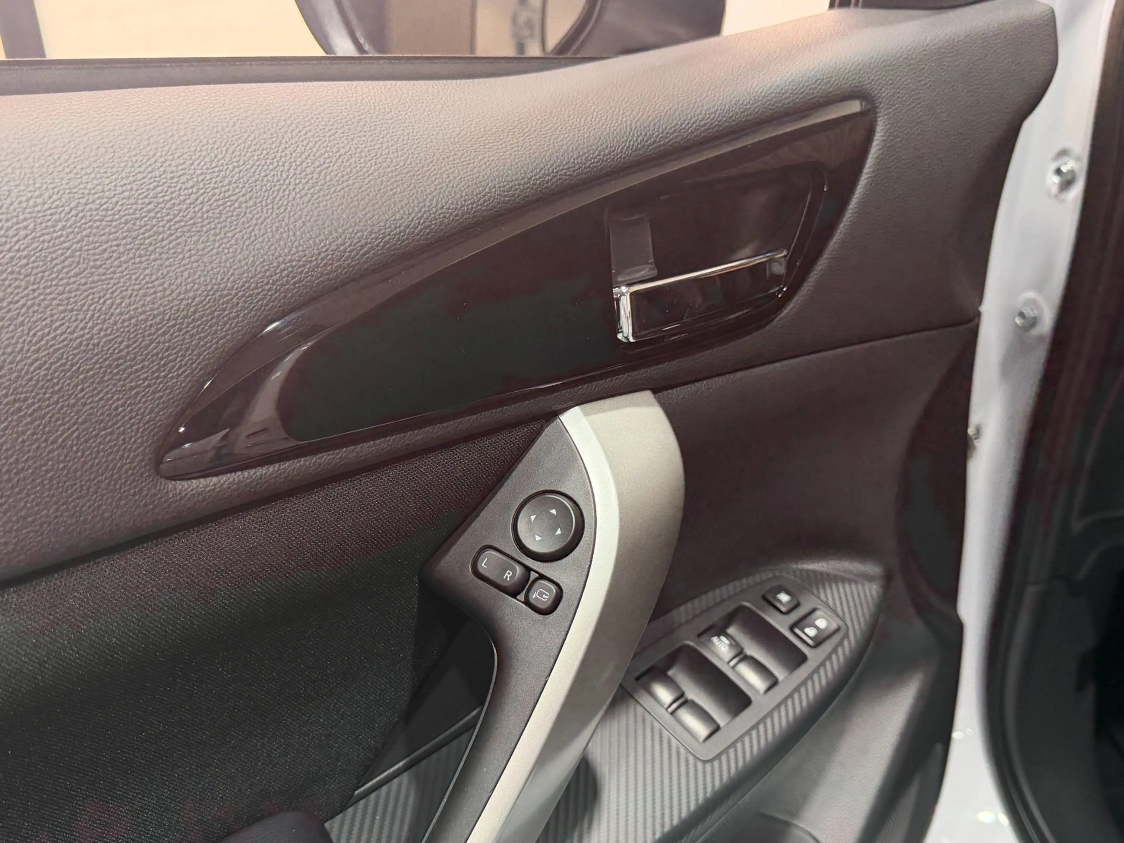 Mitsubishi Eclipse Cross 2.4 PHEV Instyle / Keyless / Stoel Verwarming / Cr — photo 6