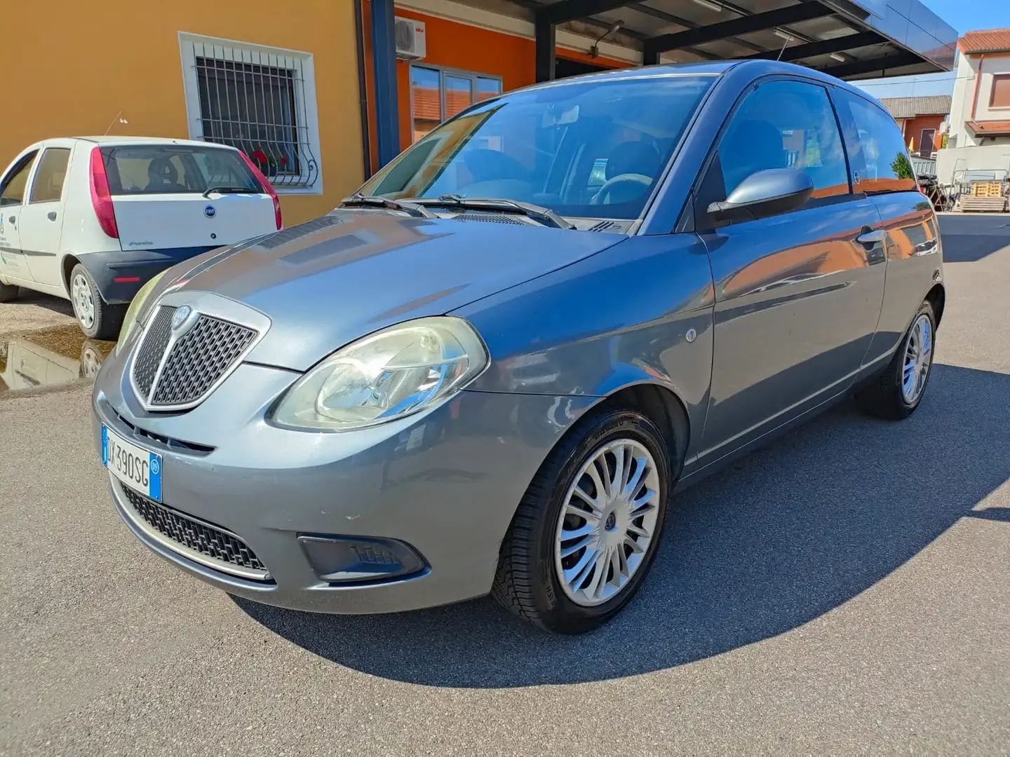 Lancia Ypsilon Ypsilon 1.4 77CV 8v Argento ecochic Gpl Grigio - 1