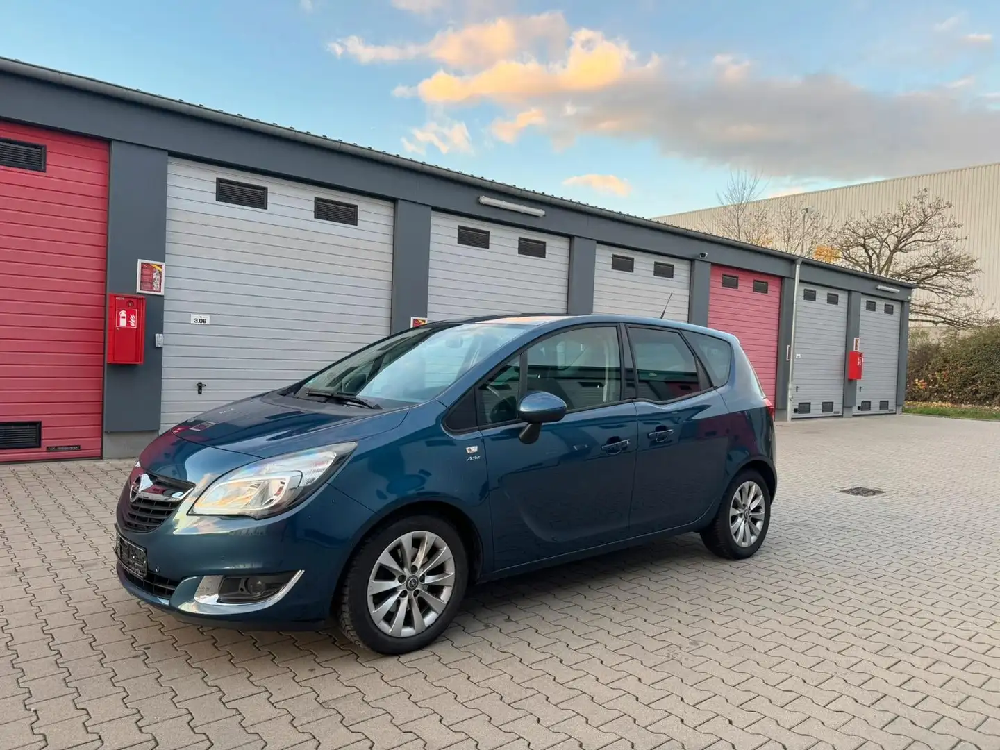 Opel Meriva B Drive 1Hand Wenig KM NAVI/AUTOMATIK/PDC Bleu - 2