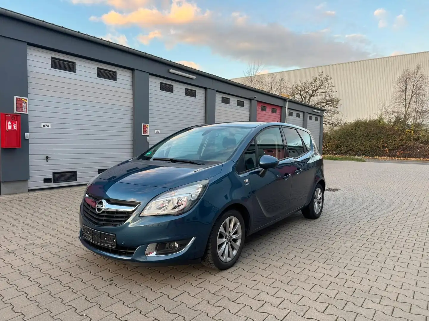 Opel Meriva B Drive 1Hand Wenig KM NAVI/AUTOMATIK/PDC Bleu - 1