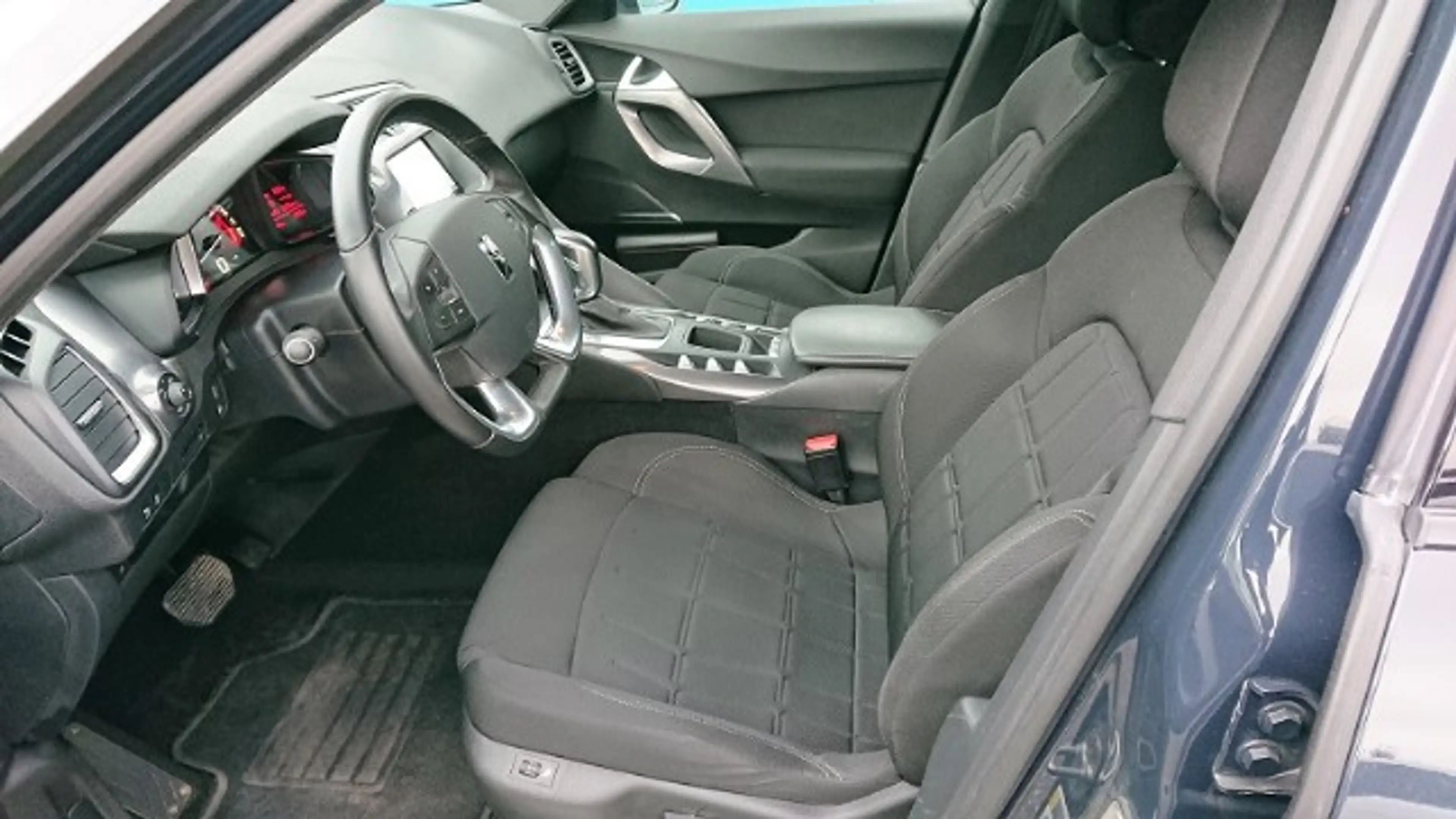 DS Automobiles DS 5 BlueHDi 180 EAT6 Automatik Navi SHZ EURO 6 — photo 6