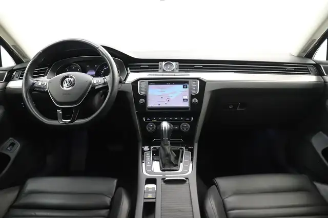 Volkswagen Passat view 15