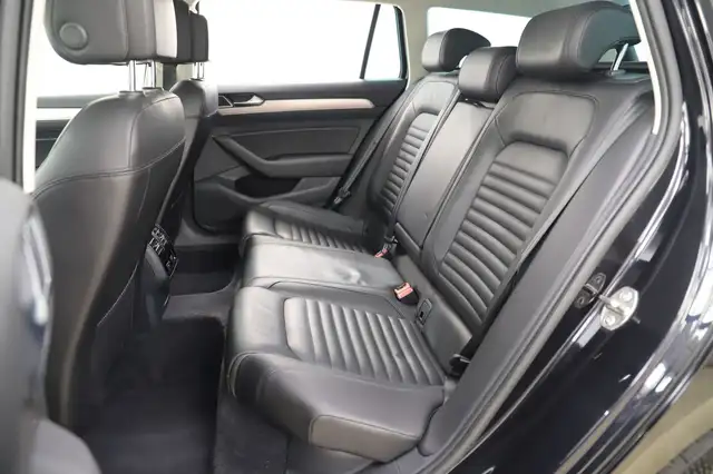 Volkswagen Passat view 12