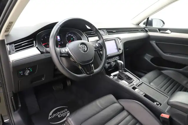Volkswagen Passat view 14