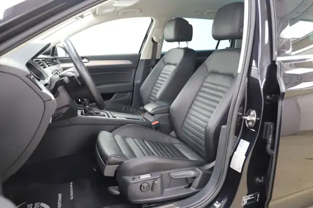 Volkswagen Passat view 10