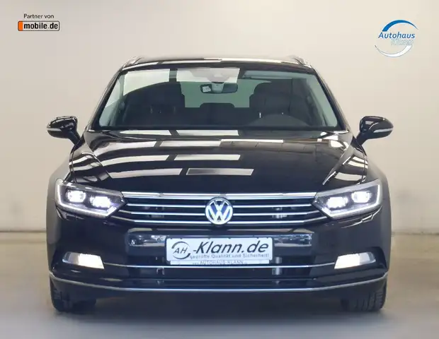 Volkswagen Passat view 2