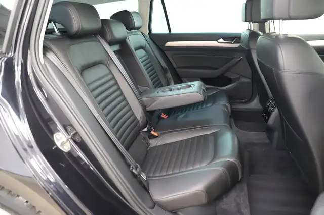 Volkswagen Passat view 13