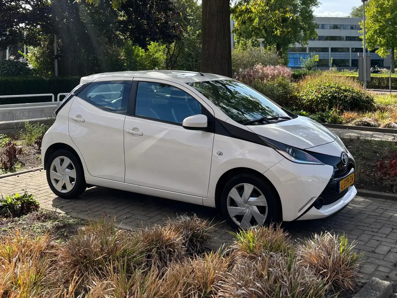 Toyota Aygo Aygo 1.0 VVT-i x-play — photo 1 of 23