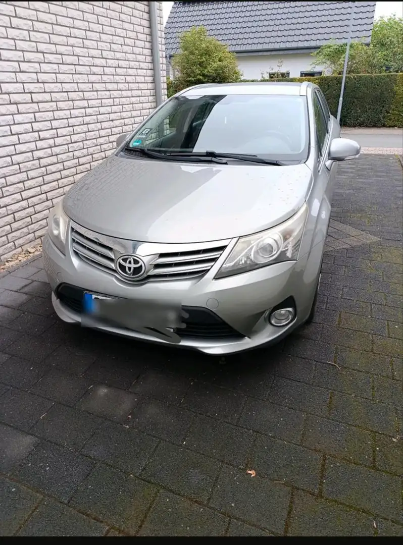 Toyota Avensis Life Grau - 1