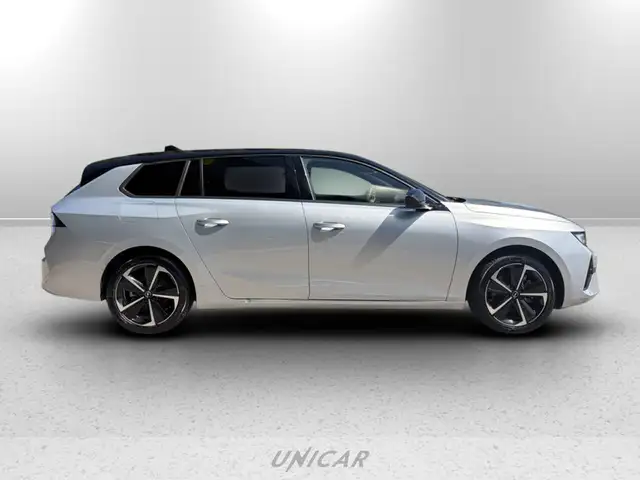 Opel Astra view 3