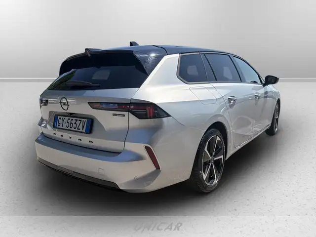 Opel Astra view 4