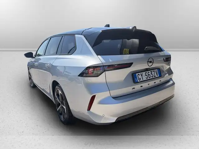 Opel Astra view 6