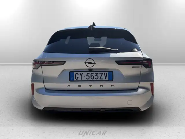 Opel Astra view 5