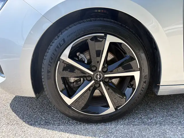 Opel Astra view 8
