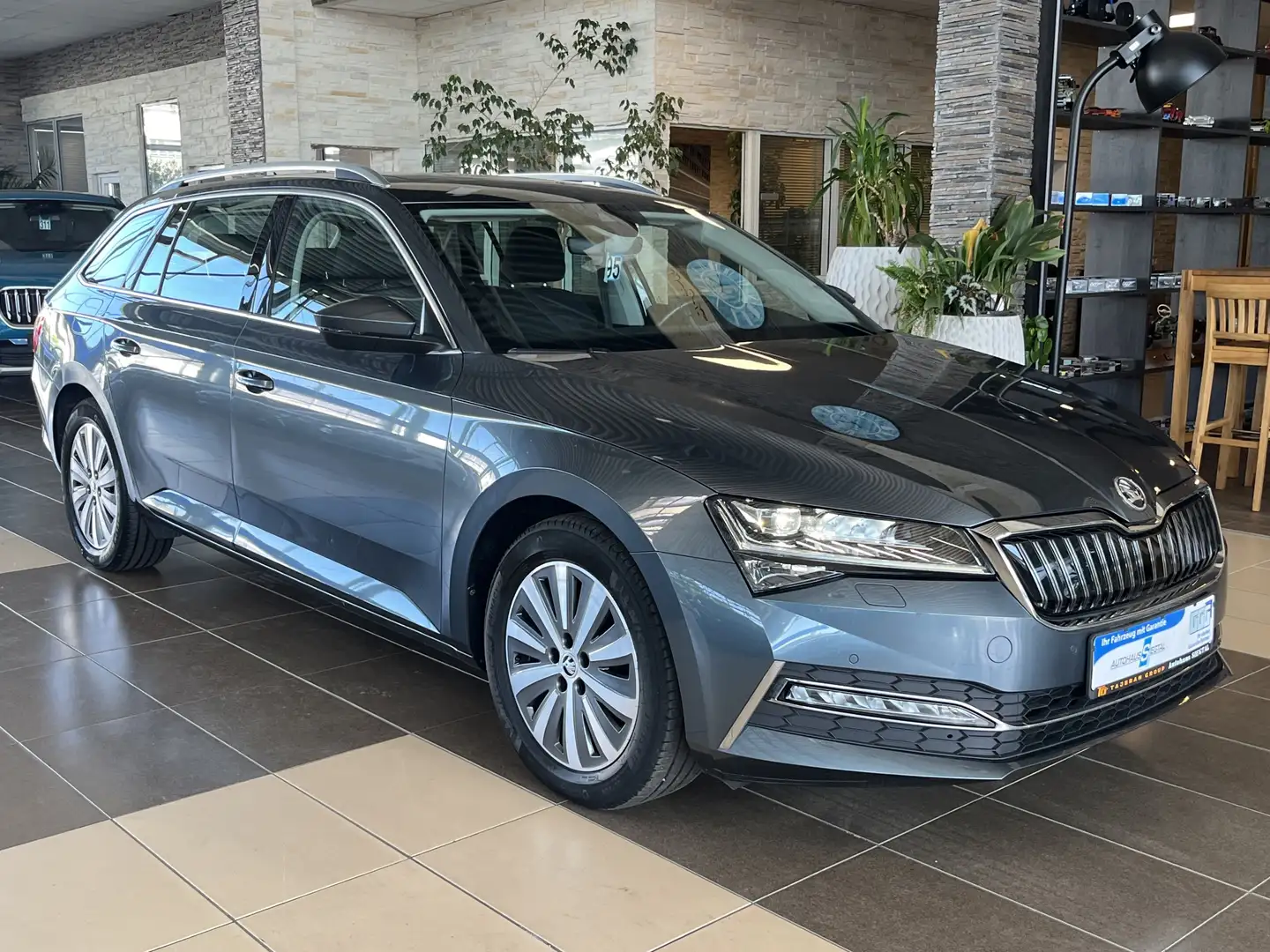 Skoda Superb Style iV Pano. AHK LED Navi PDC SHZ DAB+ Grau - 1