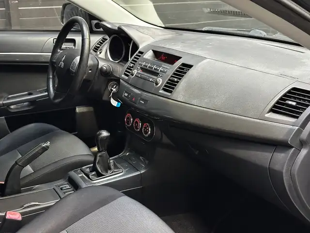 Mitsubishi Lancer view 14