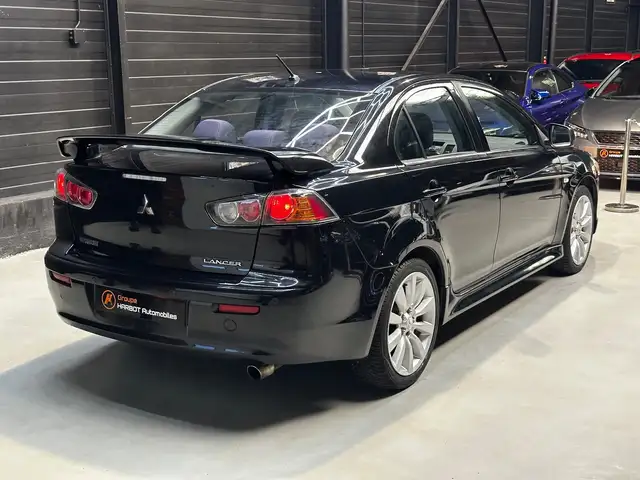 Mitsubishi Lancer view 4