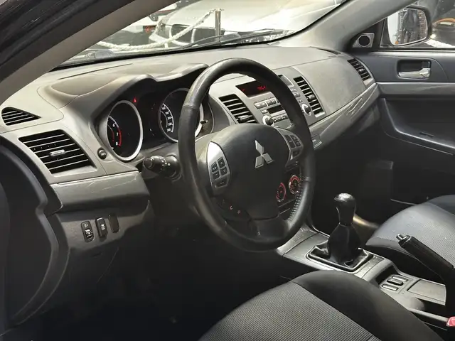 Mitsubishi Lancer view 12