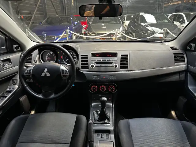 Mitsubishi Lancer view 13