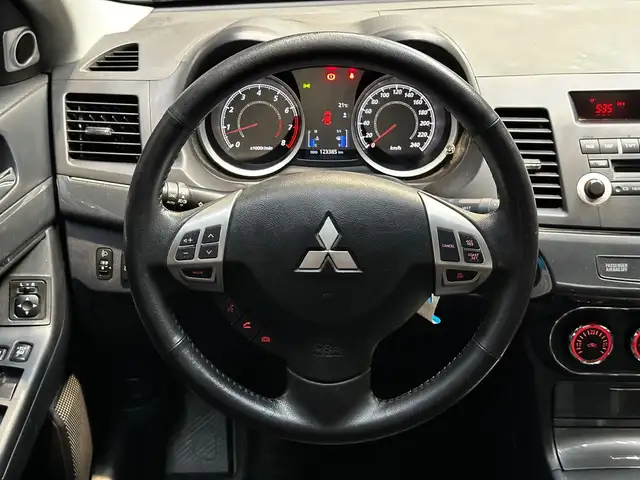 Mitsubishi Lancer view 18