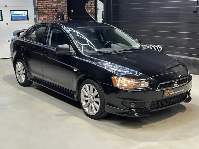 Mitsubishi Lancer view 3