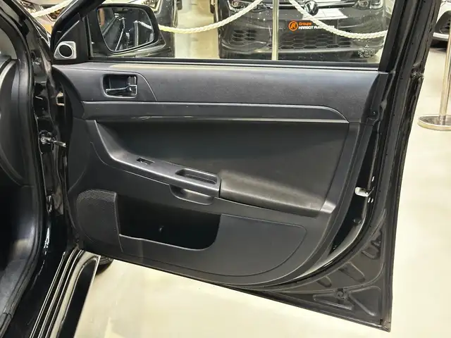 Mitsubishi Lancer view 29