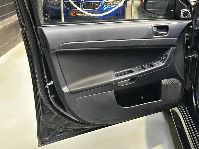 Mitsubishi Lancer view 27