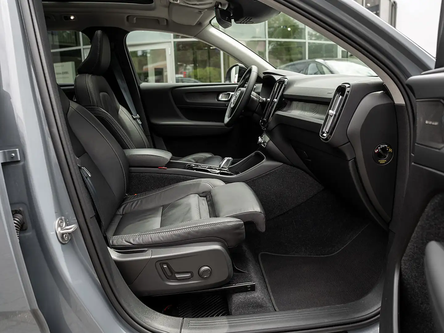 Volvo XC40 T5 Ultimate Dark Recharge Plug-In Hybrid 2WD Grau - 2