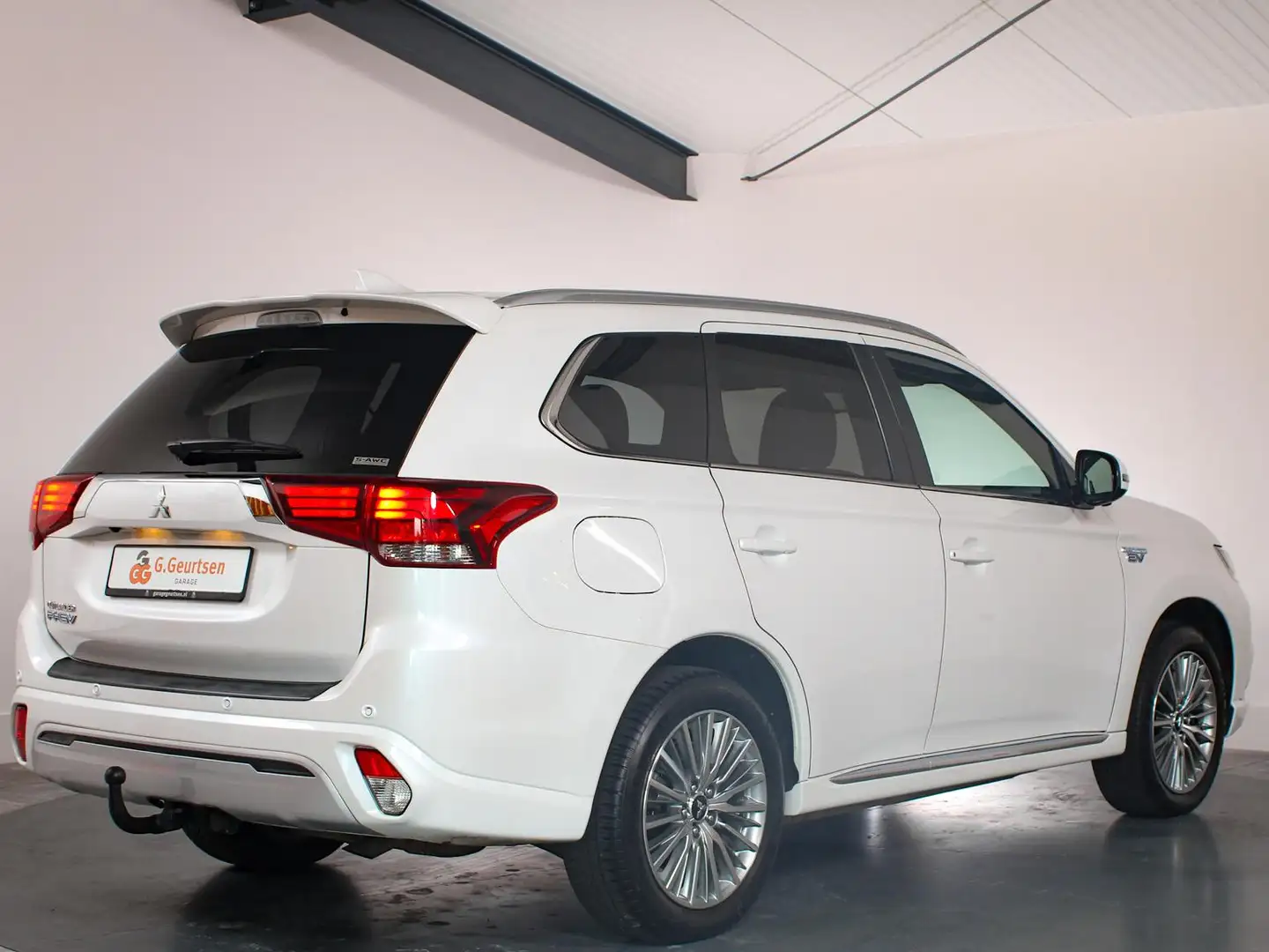 Mitsubishi Outlander 2.4 PHEV Intense+ Trekhaak, Navigatie, Lederen Bek - 2