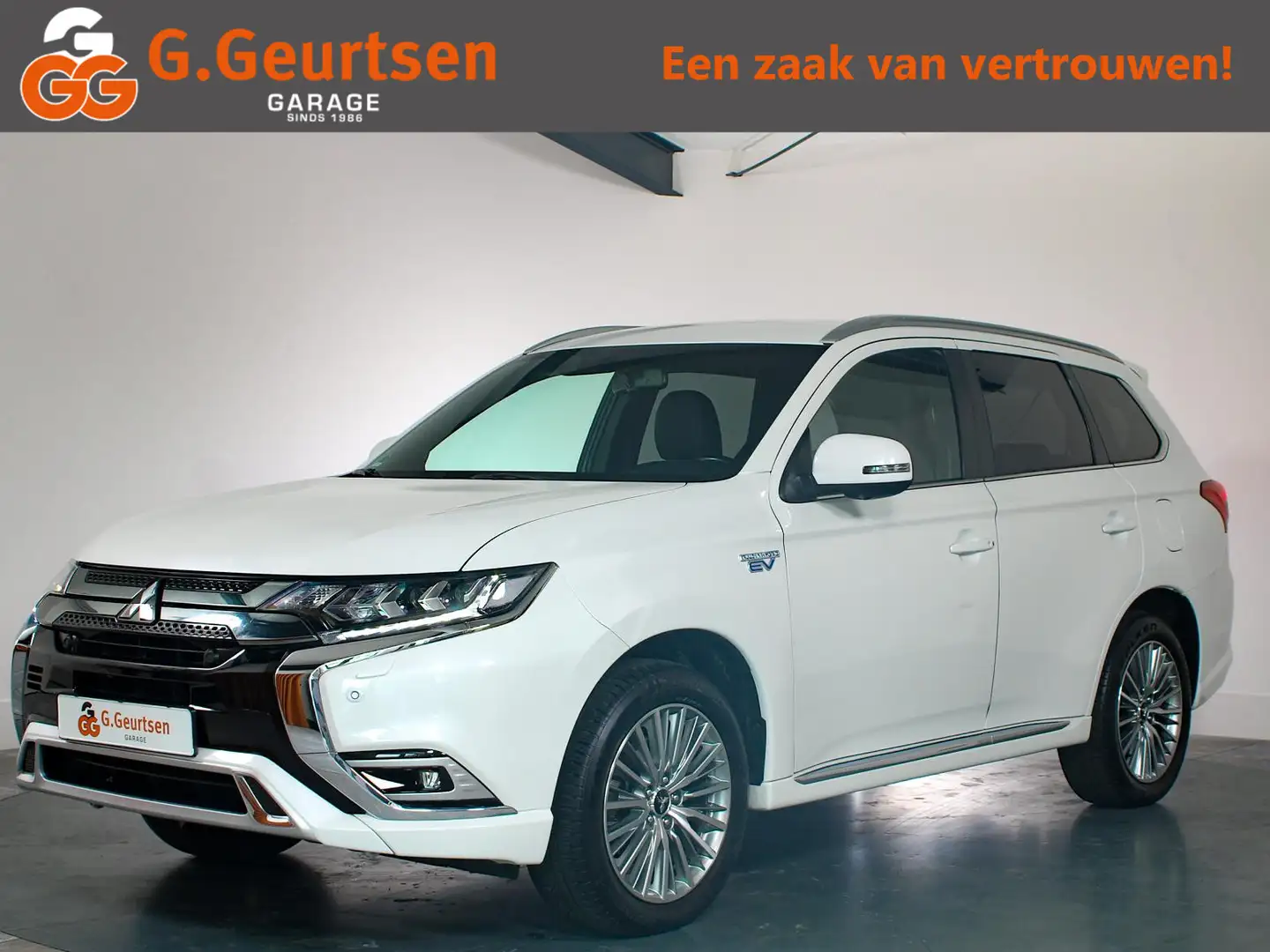 Mitsubishi Outlander 2.4 PHEV Intense+ Trekhaak, Navigatie, Lederen Bek - 1