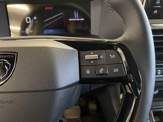 Peugeot Traveller view 14