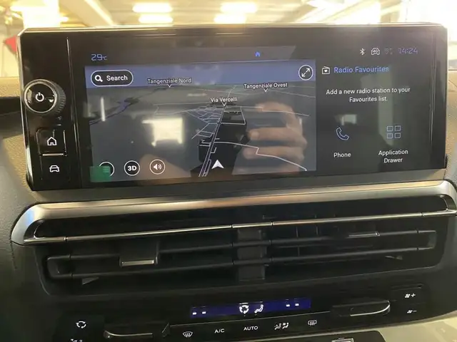 Peugeot Traveller view 10