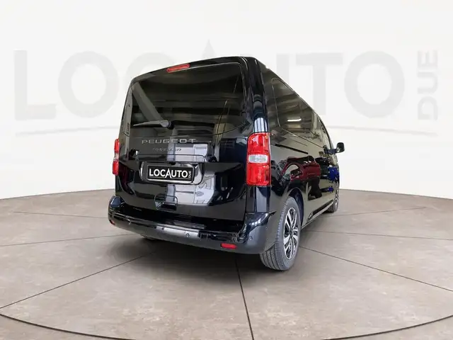 Peugeot Traveller view 4