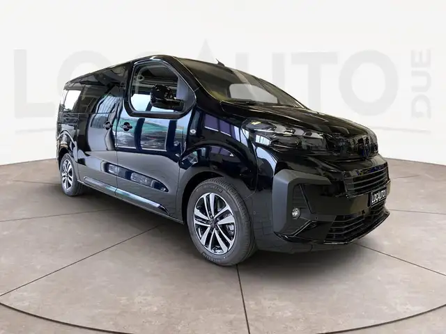 Peugeot Traveller view 3