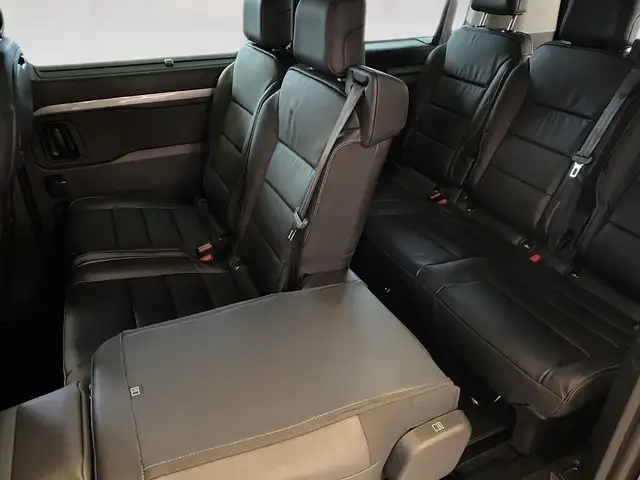 Peugeot Traveller view 8