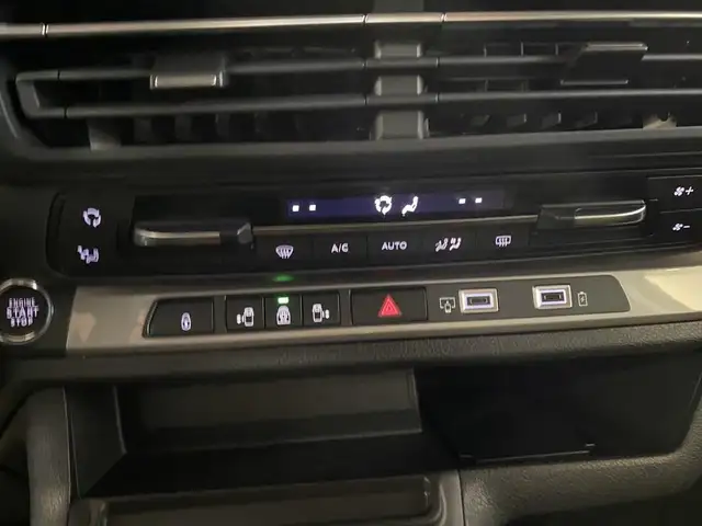 Peugeot Traveller view 11