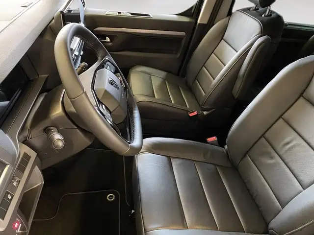 Peugeot Traveller view 7
