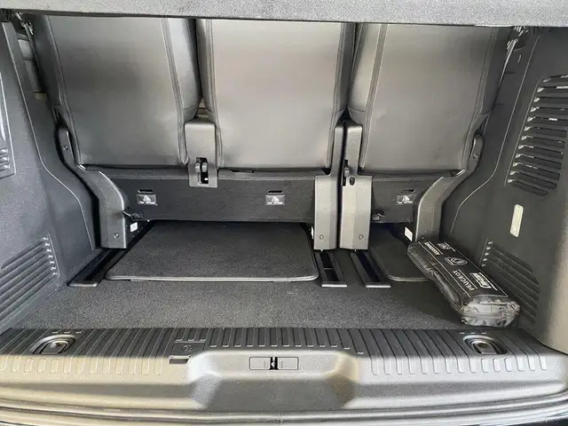 Peugeot Traveller view 9