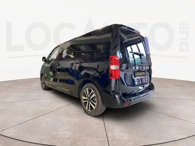 Peugeot Traveller view 5