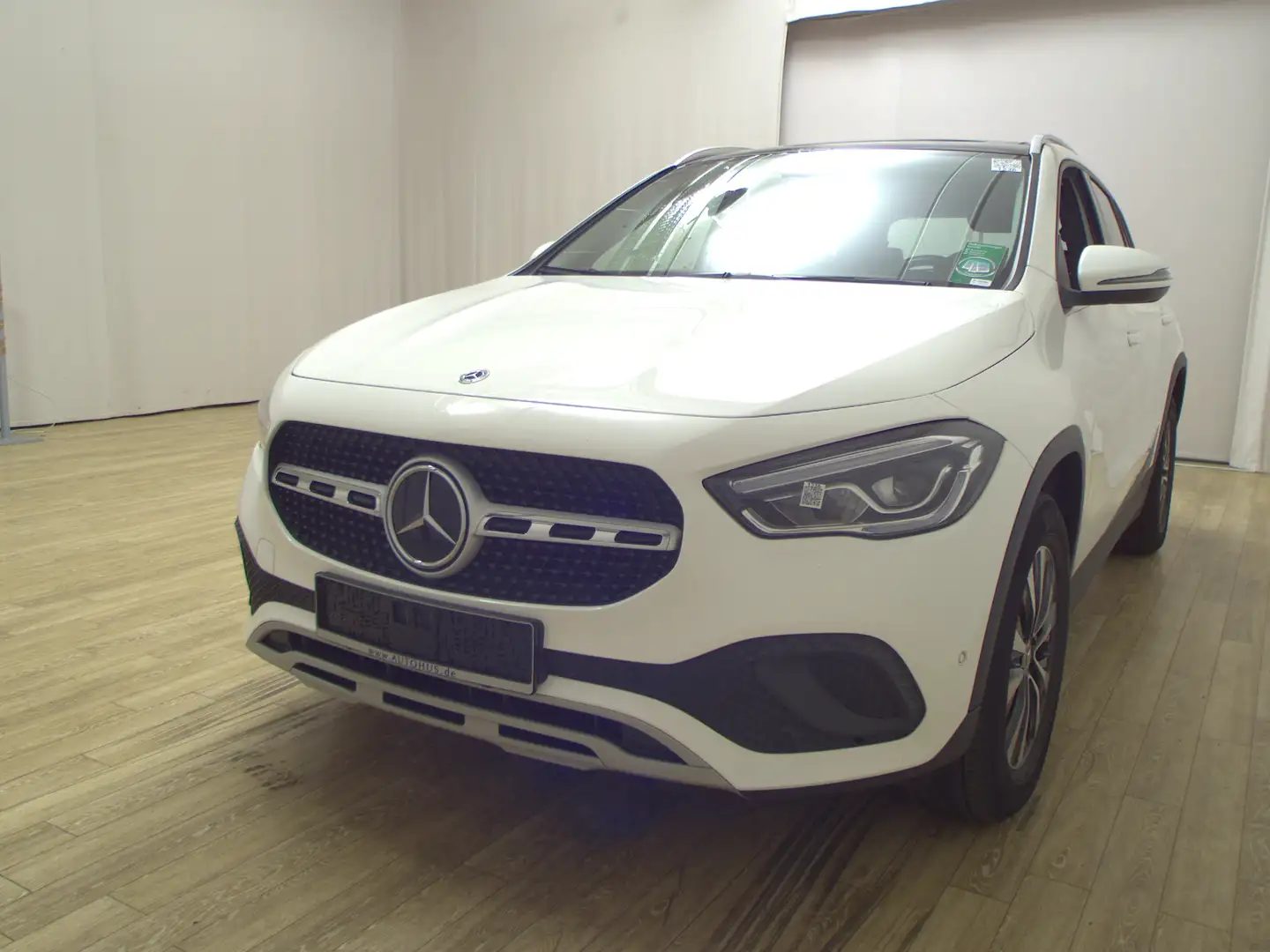Mercedes-Benz GLA 220 d 4Matic Style 4x4 Navi Pano LED ACC LM Weiß - 2